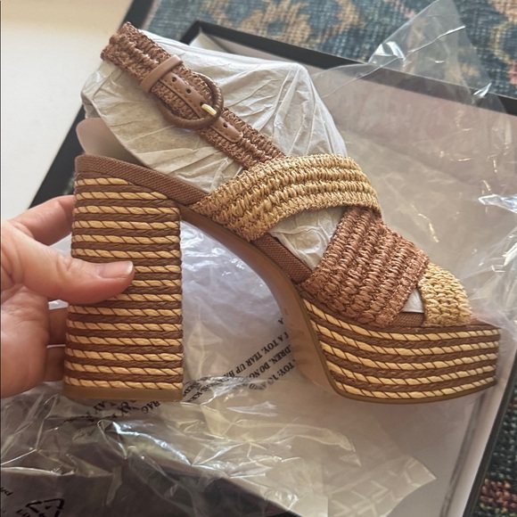 *NEW* MARC FISHER CADDY STRAP SANDAL TAN NATURAL SIZE 8.5 - Picture 8 of 9